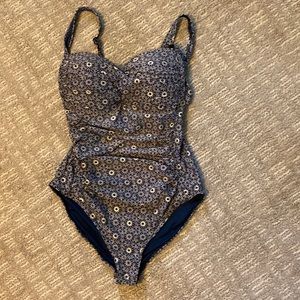 Women’s bathing suit